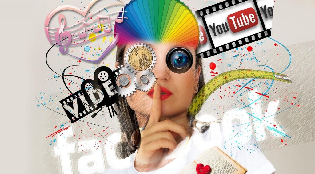 Chica con redes sociales Chica con logos de redes sociales