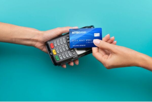 Tarjeta virtual y tarjeta física: ¿Cómo elegir el formato ideal para tu dinero?