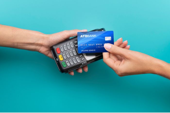 Tarjeta virtual y tarjeta física: ¿Cómo elegir el formato ideal para tu dinero?